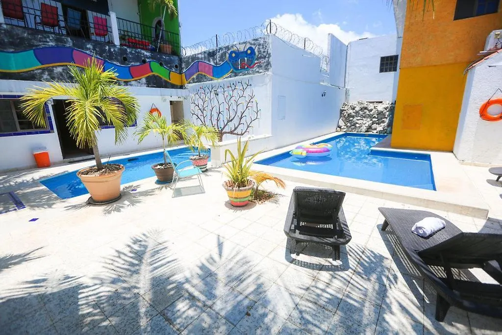 Ikaro Suites Colonial 坎昆 3*,