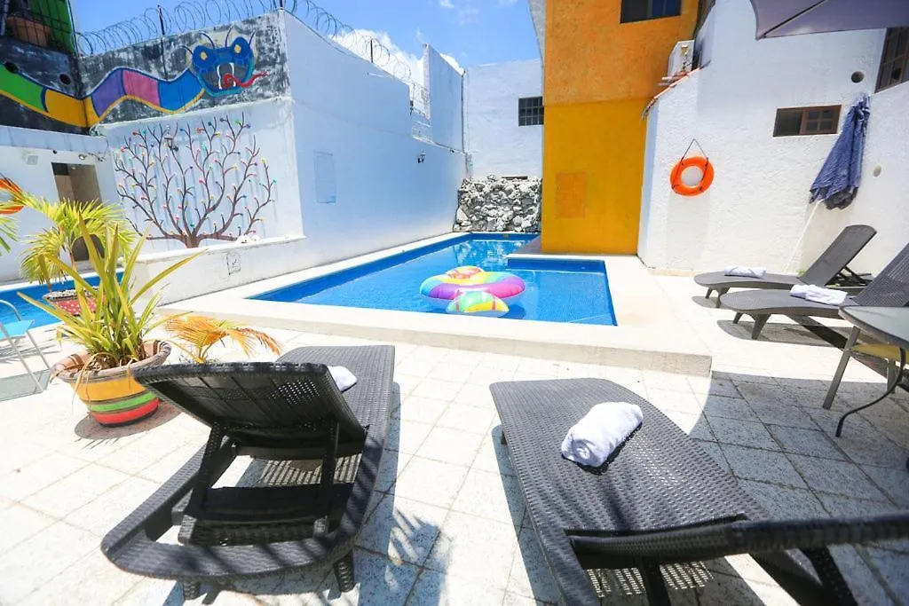 Ikaro Suites Colonial Cancún Hotel